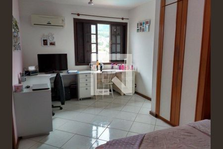 Casa de condomínio à venda com 277m², 5 quartos e 2 vagas