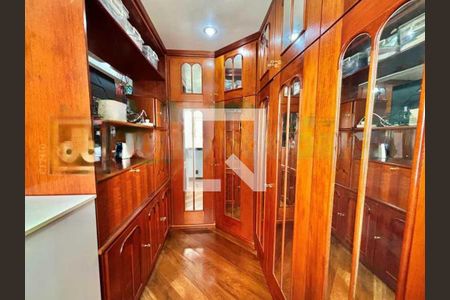 Apartamento à venda com 238m², 5 quartos e 3 vagas