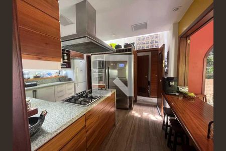 Casa à venda com 140m², 4 quartos e sem vaga