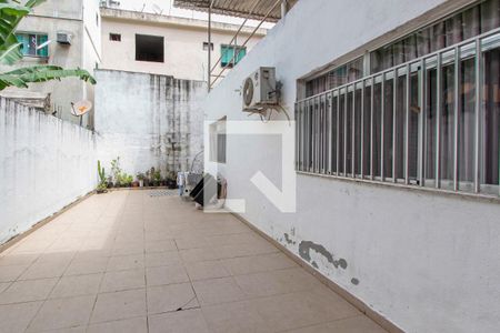 Casa de condomínio à venda com 200m², 3 quartos e 1 vagaQuintal