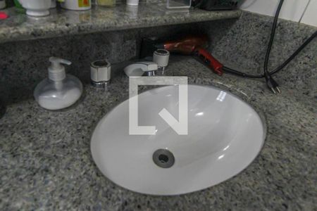 Casa à venda com 159m², 3 quartos e 2 vagas Casa à venda com 159m², 3 quartos e 2 vagasBanheiro