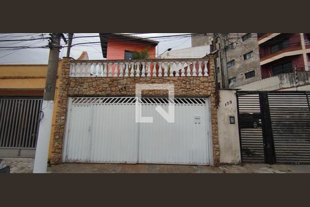 Casa à venda com 159m², 3 quartos e 2 vagas Casa à venda com 159m², 3 quartos e 2 vagasFachada