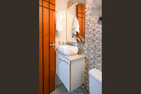 Casa à venda com 100m², 3 quartos e 2 vagas Casa à venda com 100m², 3 quartos e 2 vagasBanheiro da Suíte