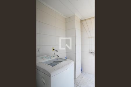 Casa à venda com 100m², 3 quartos e 2 vagas Casa à venda com 100m², 3 quartos e 2 vagasÁrea de Serviço