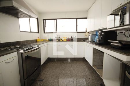 Casa para alugar com 400m², 5 quartos e 4 vagasCozinha