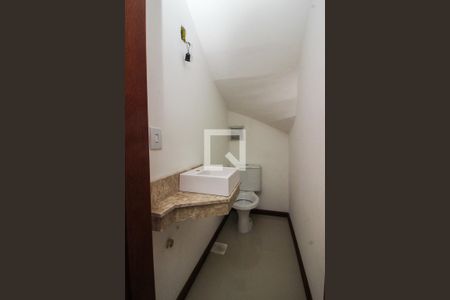 Casa à venda com 117m², 3 quartos e 2 vagas Casa à venda com 117m², 3 quartos e 2 vagasLava