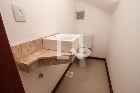 Casa à venda com 117m², 3 quartos e 2 vagas Casa à venda com 117m², 3 quartos e 2 vagasLava