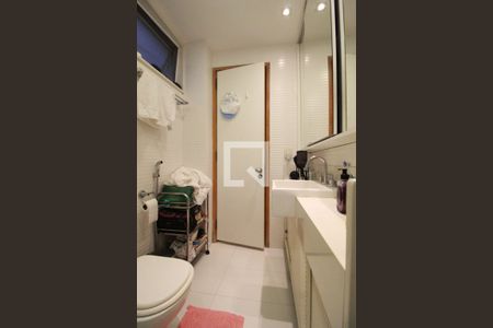Apartamento à venda com 154m², 3 quartos e 1 vaga Apartamento à venda com 154m², 3 quartos e 1 vagaBanheiro da suíte