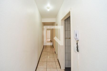 Corredor de apartamento para alugar com 3 quartos, 70m² em Jardim Sabará, Porto Alegre
