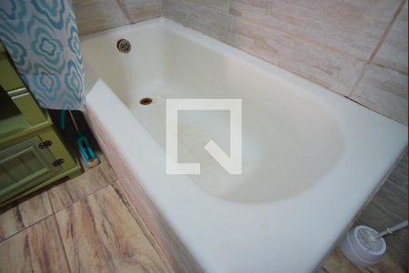 Banheiro Corredor de apartamento à venda com 1 quarto, 58m² em São Geraldo, Porto Alegre