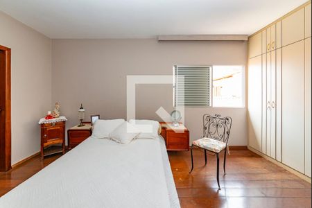 Casa à venda com 367m², 4 quartos e 5 vagas Casa à venda com 367m², 4 quartos e 5 vagasSuíte