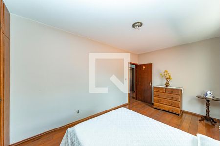 Casa à venda com 367m², 4 quartos e 5 vagas Casa à venda com 367m², 4 quartos e 5 vagasQuarto 2