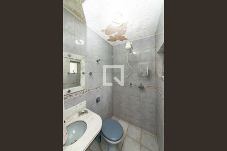 Casa à venda com 367m², 4 quartos e 5 vagas Casa à venda com 367m², 4 quartos e 5 vagasÁrea de Serviço 2