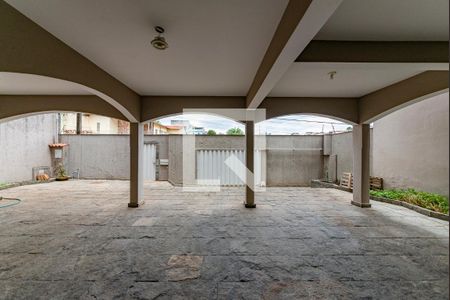 Casa à venda com 367m², 4 quartos e 5 vagas Casa à venda com 367m², 4 quartos e 5 vagasGaragem