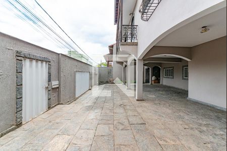 Casa à venda com 367m², 4 quartos e 5 vagas Casa à venda com 367m², 4 quartos e 5 vagasGaragem
