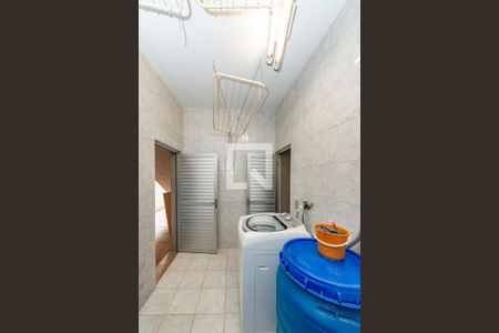 Casa à venda com 367m², 4 quartos e 5 vagas Casa à venda com 367m², 4 quartos e 5 vagasÁrea de Serviço 2