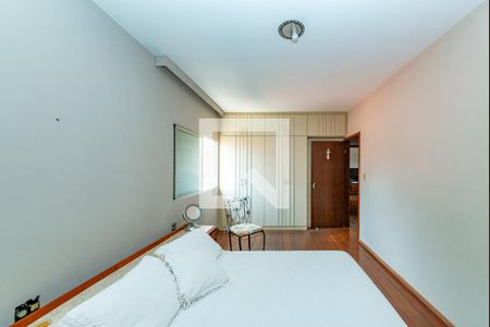 Casa à venda com 367m², 4 quartos e 5 vagas Casa à venda com 367m², 4 quartos e 5 vagasSuíte