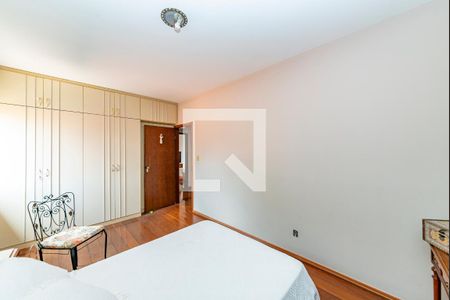 Casa à venda com 367m², 4 quartos e 5 vagas Casa à venda com 367m², 4 quartos e 5 vagasSuíte