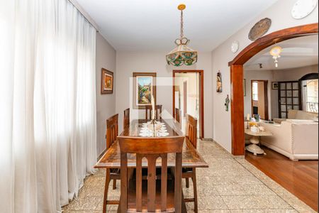 Casa à venda com 367m², 4 quartos e 5 vagas Casa à venda com 367m², 4 quartos e 5 vagasSala 3