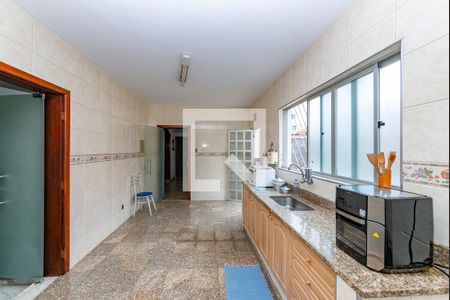 Casa à venda com 367m², 4 quartos e 5 vagas Casa à venda com 367m², 4 quartos e 5 vagasCozinha