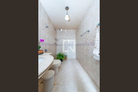 Casa à venda com 367m², 4 quartos e 5 vagas Casa à venda com 367m², 4 quartos e 5 vagasBanheiro de serviço