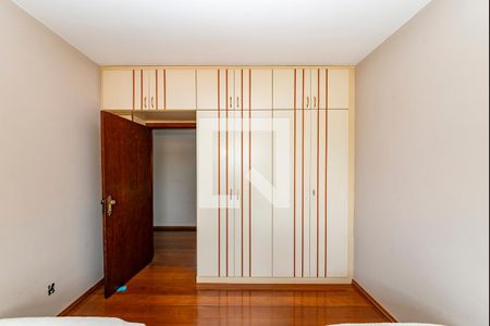 Casa à venda com 367m², 4 quartos e 5 vagas Casa à venda com 367m², 4 quartos e 5 vagasQuarto 4