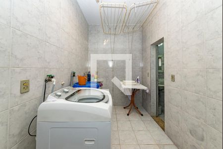 Casa à venda com 367m², 4 quartos e 5 vagas Casa à venda com 367m², 4 quartos e 5 vagasÁrea de Serviço 2