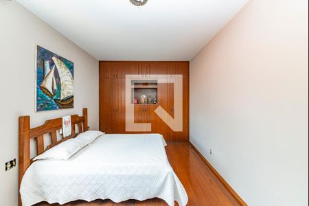 Casa à venda com 367m², 4 quartos e 5 vagas Casa à venda com 367m², 4 quartos e 5 vagasQuarto 2