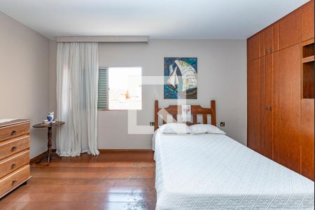 Casa à venda com 367m², 4 quartos e 5 vagas Casa à venda com 367m², 4 quartos e 5 vagasQuarto 2