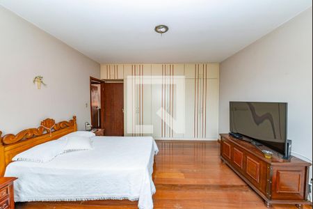 Casa à venda com 367m², 4 quartos e 5 vagas Casa à venda com 367m², 4 quartos e 5 vagasQuarto 3