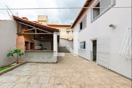 Casa à venda com 367m², 4 quartos e 5 vagas Casa à venda com 367m², 4 quartos e 5 vagasQuintal