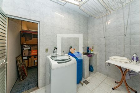 Casa à venda com 367m², 4 quartos e 5 vagas Casa à venda com 367m², 4 quartos e 5 vagasÁrea de Serviço 2