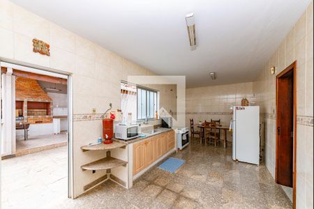Casa à venda com 367m², 4 quartos e 5 vagas Casa à venda com 367m², 4 quartos e 5 vagasCozinha