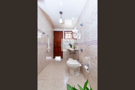 Casa à venda com 367m², 4 quartos e 5 vagas Casa à venda com 367m², 4 quartos e 5 vagasBanheiro de serviço