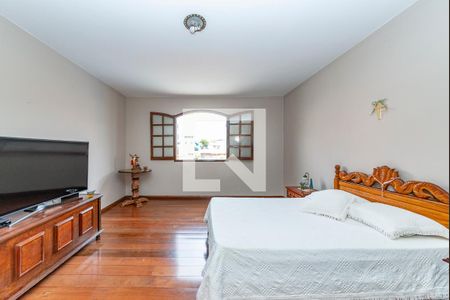 Casa à venda com 367m², 4 quartos e 5 vagas Casa à venda com 367m², 4 quartos e 5 vagasQuarto 3