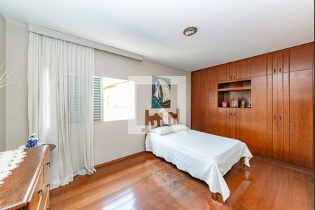 Casa à venda com 367m², 4 quartos e 5 vagas Casa à venda com 367m², 4 quartos e 5 vagasQuarto 2