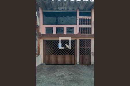 Casa à venda com 250m², 2 quartos e 2 vagas Casa à venda com 250m², 2 quartos e 2 vagasFachada