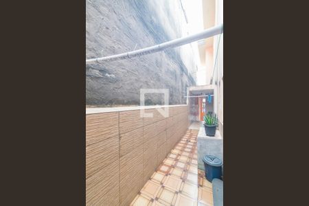 Casa à venda com 250m², 2 quartos e 2 vagas Casa à venda com 250m², 2 quartos e 2 vagasCorredor