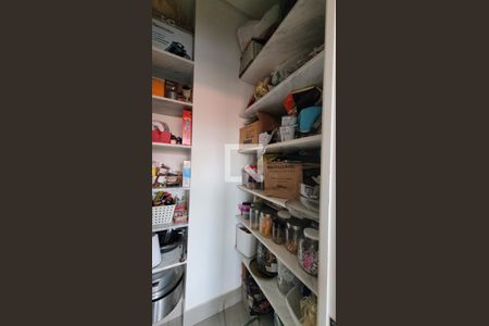 Casa de condomínio à venda com 300m², 4 quartos e 4 vagas Casa de condomínio à venda com 300m², 4 quartos e 4 vagasDespensa