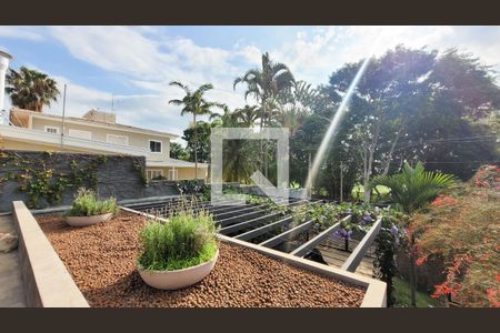 Casa de condomínio à venda com 300m², 4 quartos e 4 vagas Casa de condomínio à venda com 300m², 4 quartos e 4 vagasJardim