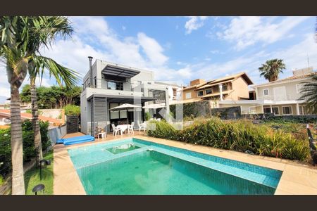 Casa de condomínio à venda com 300m², 4 quartos e 4 vagas Casa de condomínio à venda com 300m², 4 quartos e 4 vagasPiscina