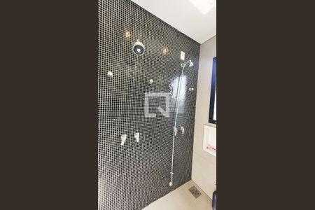 Casa de condomínio à venda com 300m², 4 quartos e 4 vagas Casa de condomínio à venda com 300m², 4 quartos e 4 vagasBanheiro da Suite 1