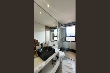 Casa de condomínio à venda com 300m², 4 quartos e 4 vagas Casa de condomínio à venda com 300m², 4 quartos e 4 vagasBanheiro Social 3