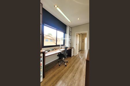 Casa de condomínio à venda com 300m², 4 quartos e 4 vagas Casa de condomínio à venda com 300m², 4 quartos e 4 vagasEscritório