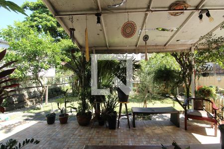 Casa à venda com 253m², 4 quartos e 1 vagaSuíte - Vista