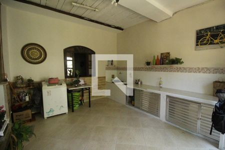 Casa à venda com 253m², 4 quartos e 1 vagaÁrea de serviço