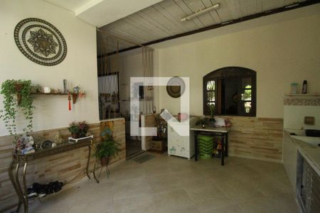 Casa à venda com 253m², 4 quartos e 1 vagaÁrea de serviço