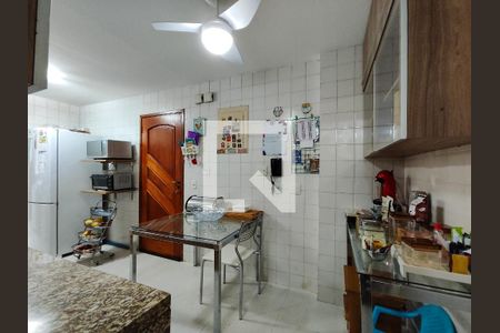 Apartamento à venda com 126m², 3 quartos e 2 vagas Apartamento à venda com 126m², 3 quartos e 2 vagasCozinha