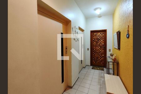 Apartamento à venda com 126m², 3 quartos e 2 vagas Apartamento à venda com 126m², 3 quartos e 2 vagasHall de entrada