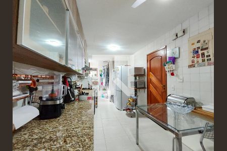 Apartamento à venda com 126m², 3 quartos e 2 vagas Apartamento à venda com 126m², 3 quartos e 2 vagasCozinha